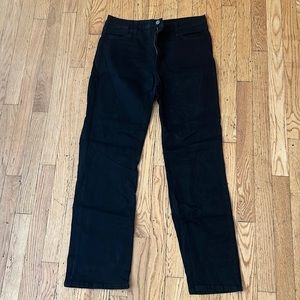 Size 12P, black color